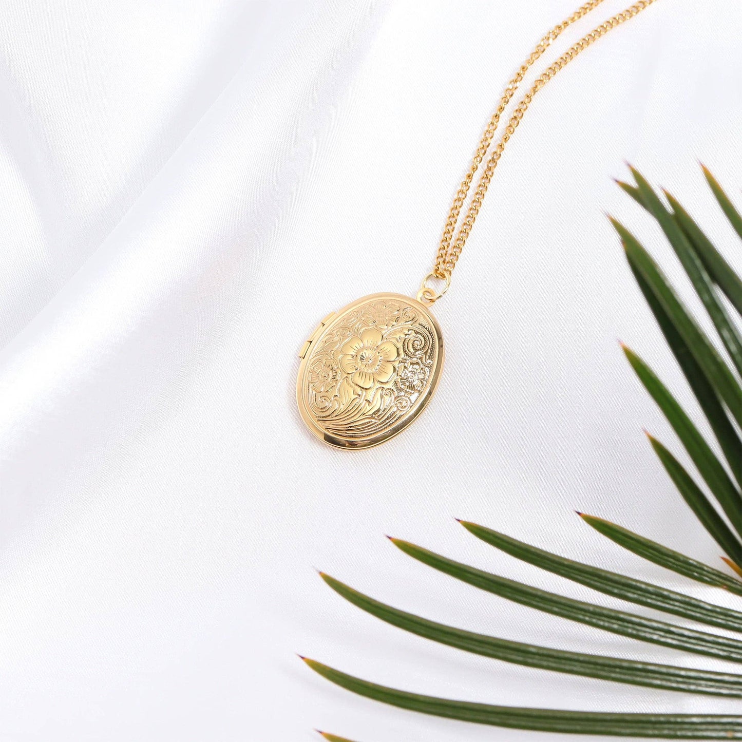 18K Gold PVD Stainless Steel Textured Oval Locket Pendant