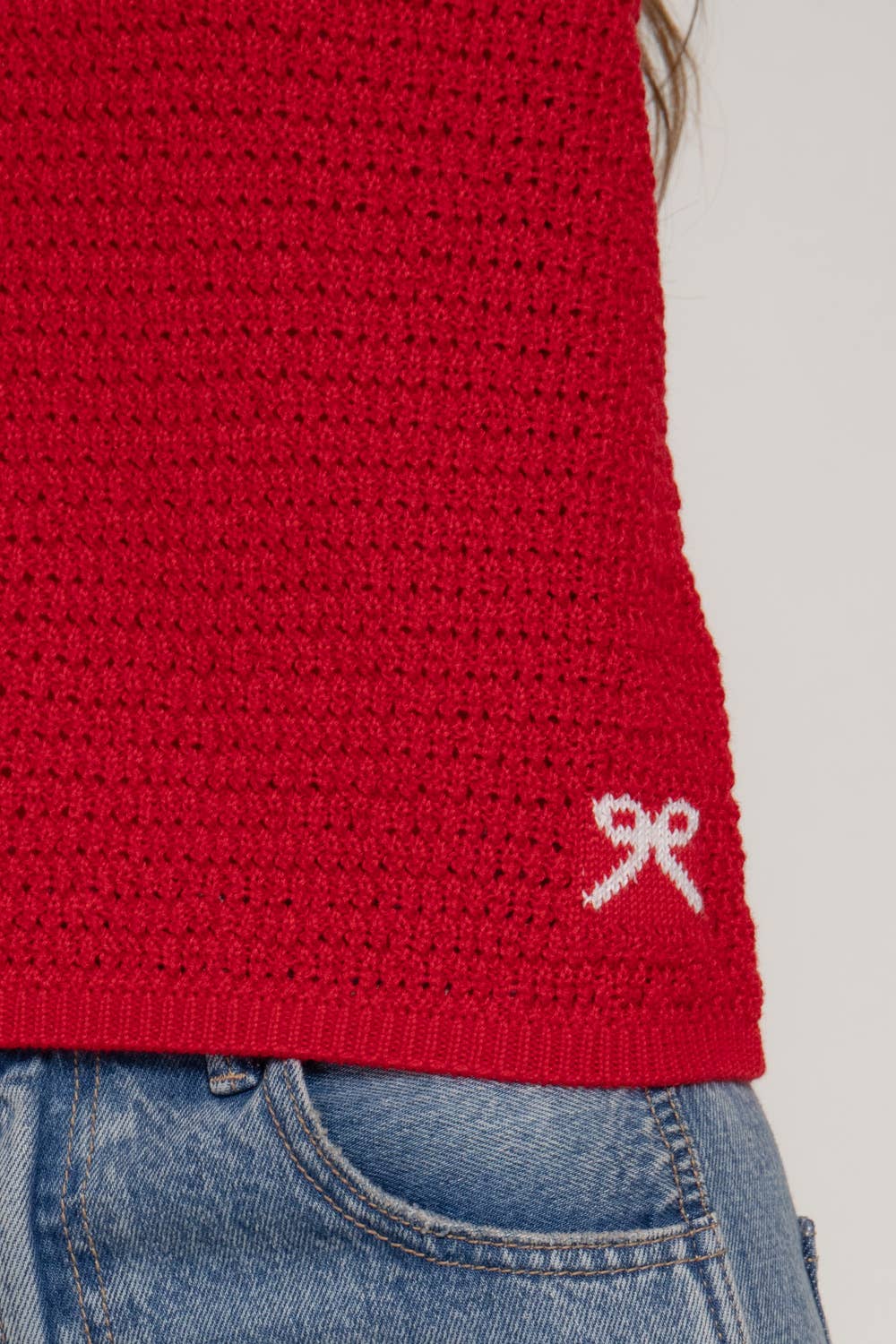 Sleeveless Sweater with Contrasting Edges & Jacquard Detail
