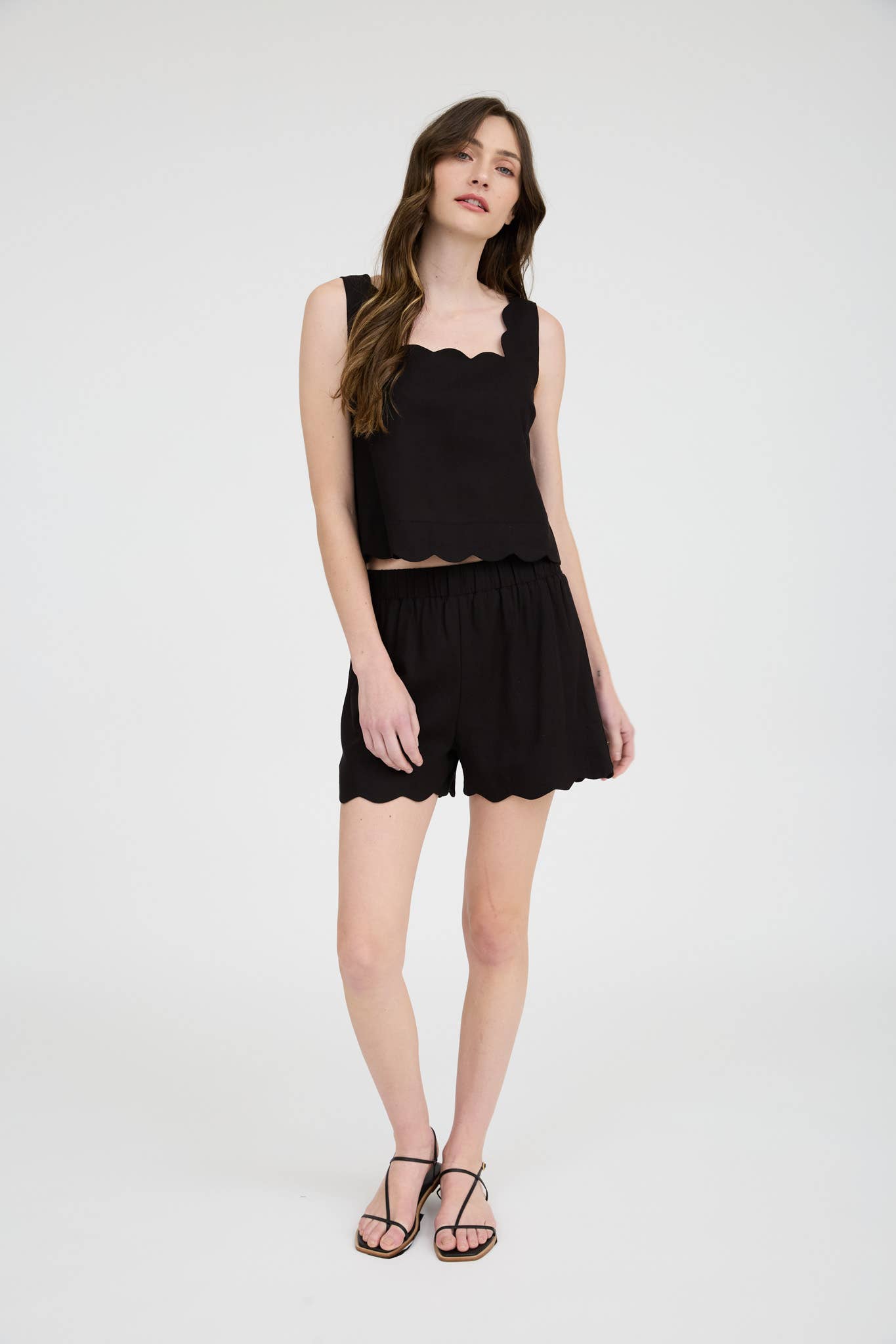 SQUARE SCALLOP TRIM SLEEVELESS WOVEN TOP