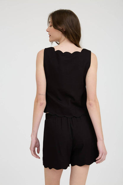 SQUARE SCALLOP TRIM SLEEVELESS WOVEN TOP