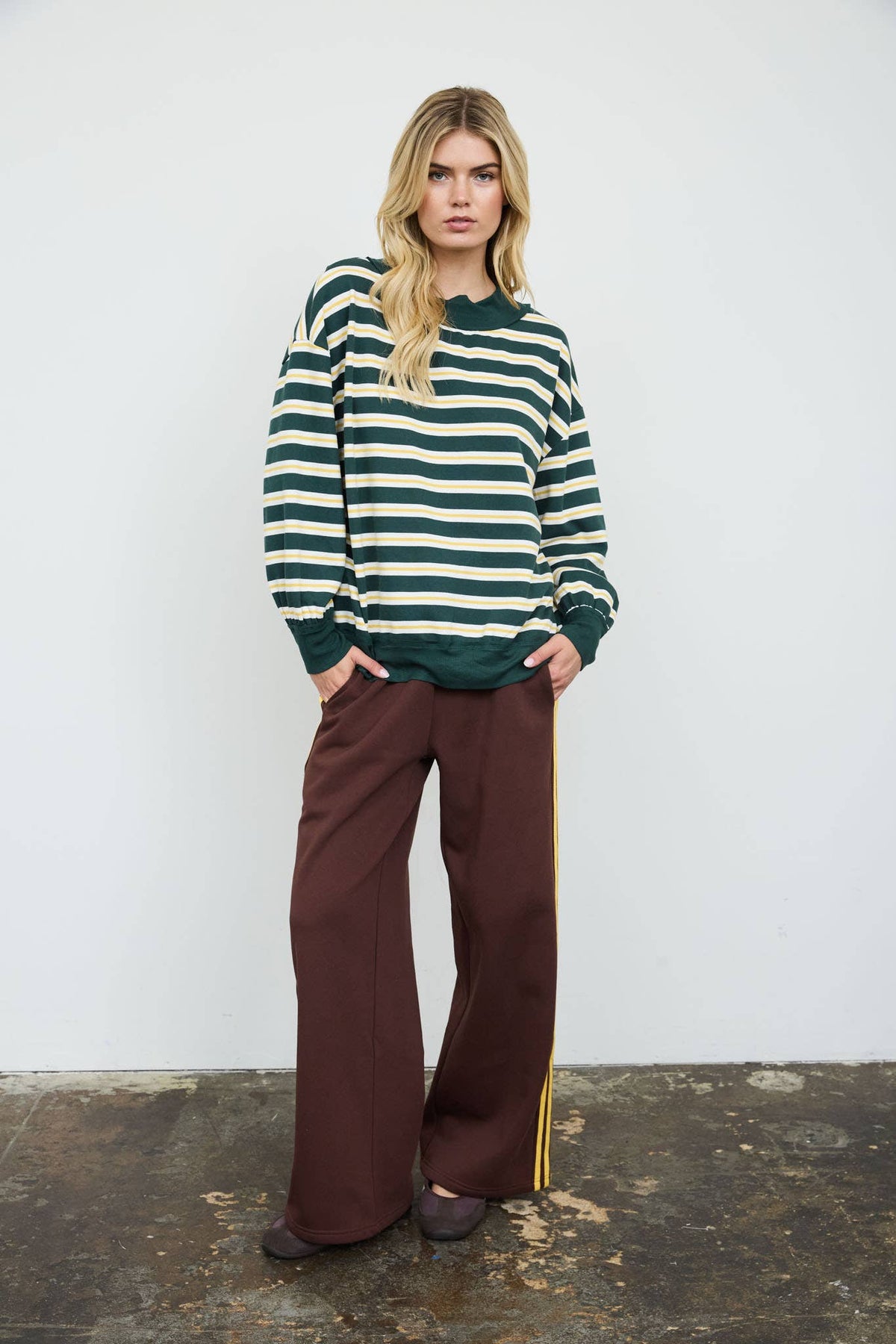 CONTRAST WIDE NECK LONG SLEEVE STRIPE KNIT TOP
