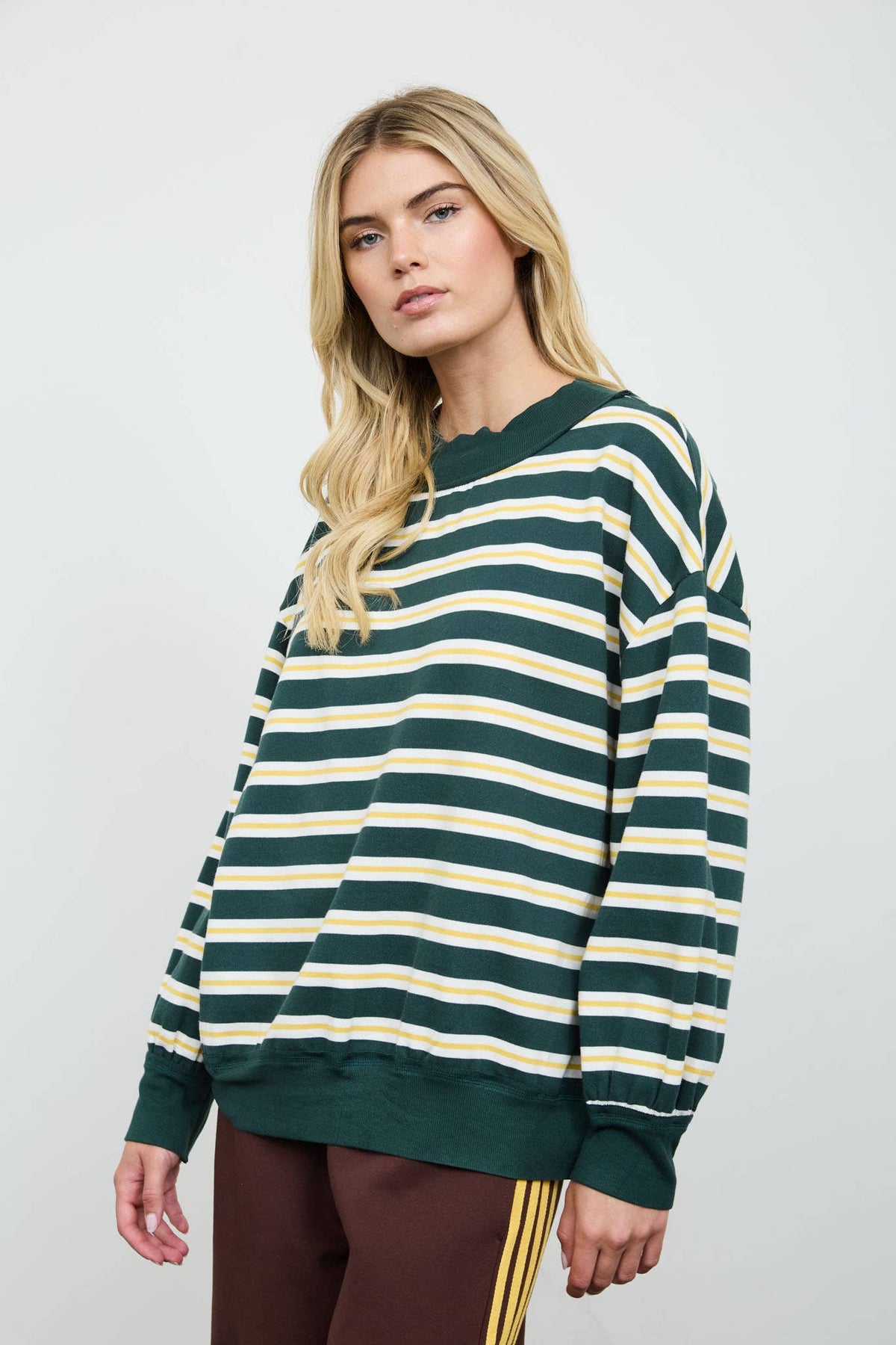 CONTRAST WIDE NECK LONG SLEEVE STRIPE KNIT TOP