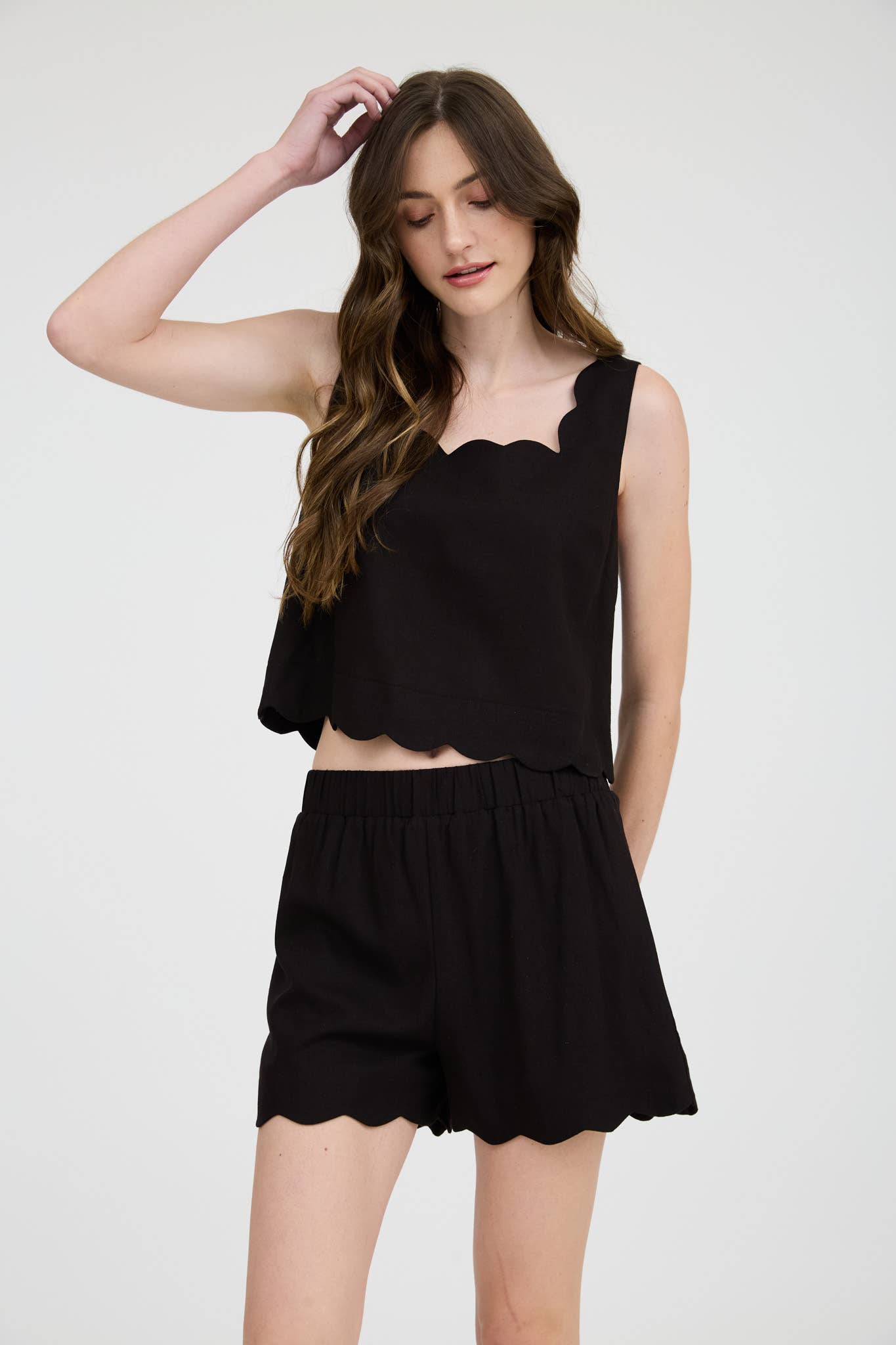 SQUARE SCALLOP TRIM SLEEVELESS WOVEN TOP